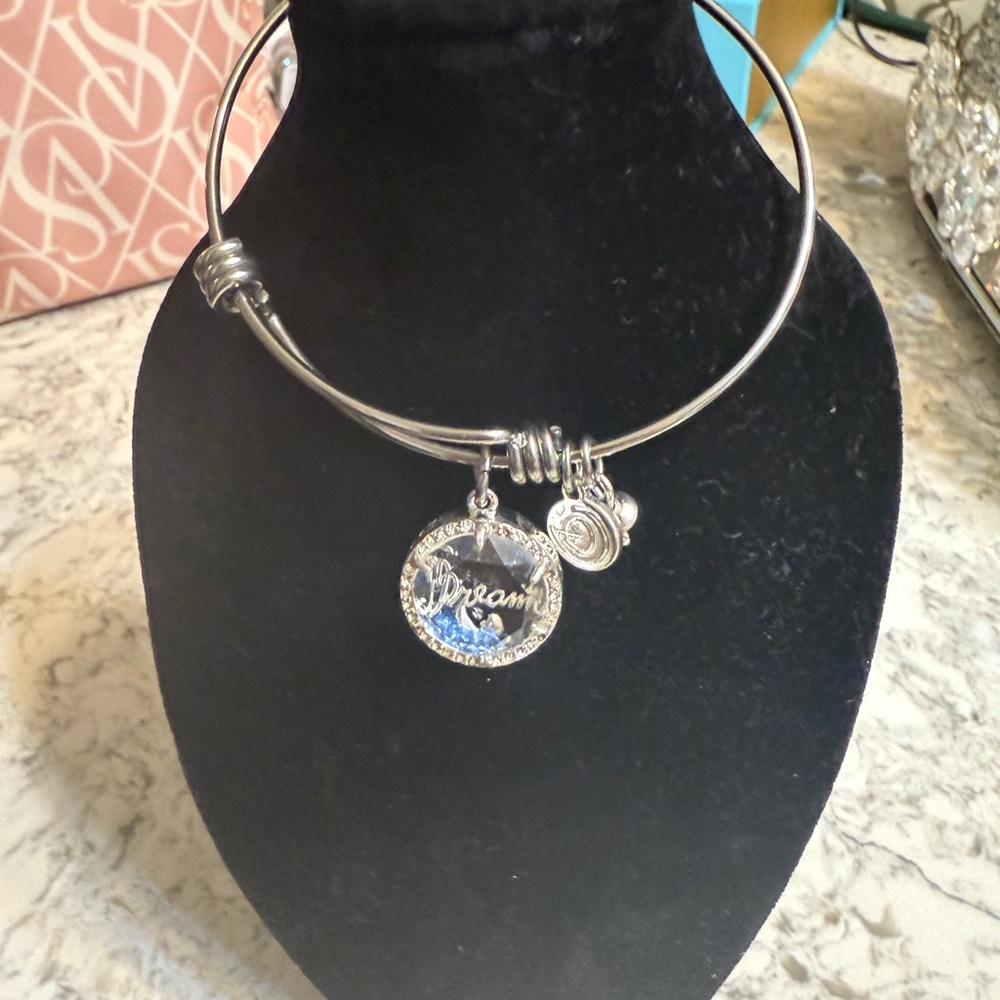 NWT Beautiful keepsake bracelet 💕🛍️